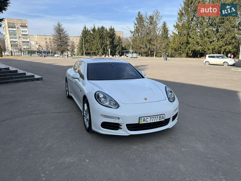 Фастбэк Porsche Panamera 2013 в Ровно