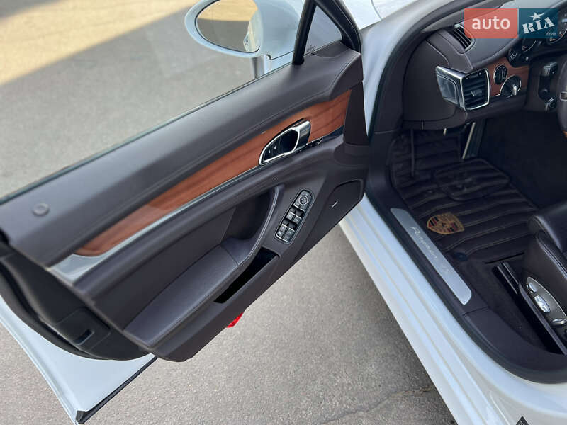 Фастбэк Porsche Panamera 2013 в Ровно