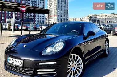 Фастбек Porsche Panamera 2013 в Києві