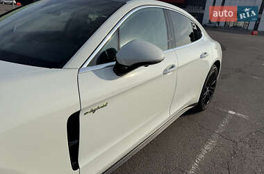 Фастбэк Porsche Panamera 2018 в 