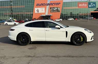 Фастбэк Porsche Panamera 2018 в 