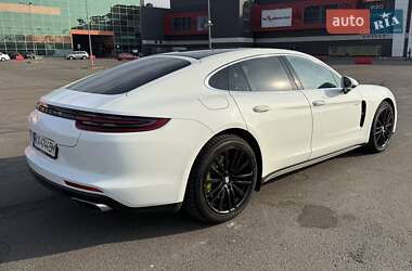 Фастбэк Porsche Panamera 2018 в 