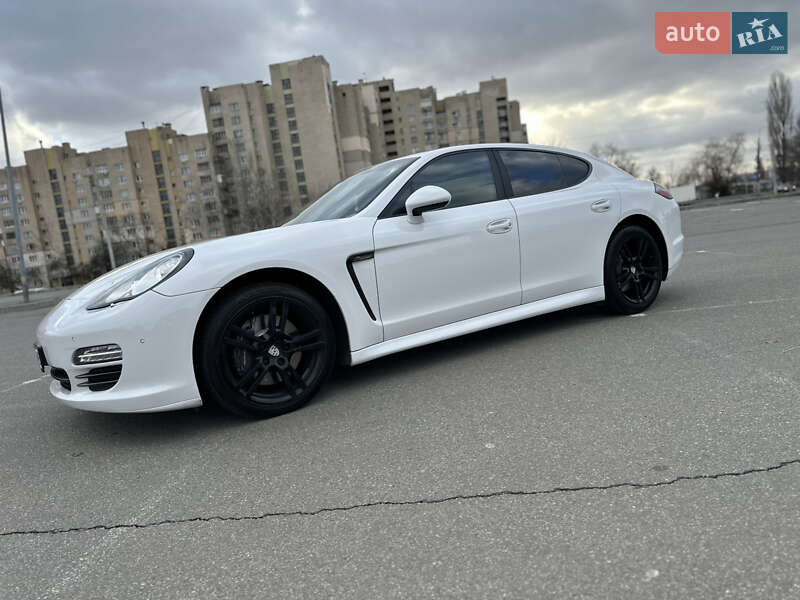 Фастбэк Porsche Panamera 2010 в Киеве