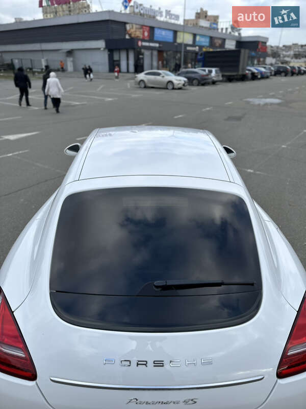 Фастбэк Porsche Panamera 2010 в Киеве