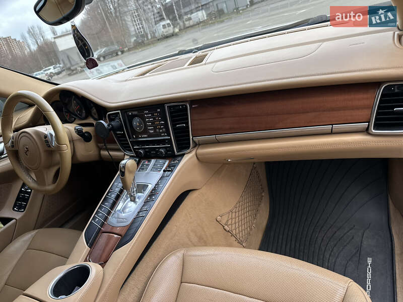 Фастбэк Porsche Panamera 2010 в Киеве