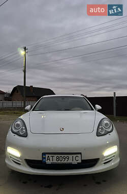 Фастбек Porsche Panamera 2012 в 