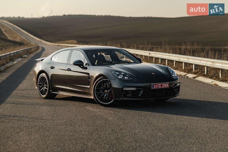 Porsche Panamera 2023