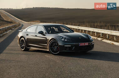 Фастбэк Porsche Panamera 2023 в 