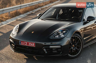 Фастбэк Porsche Panamera 2023 в 