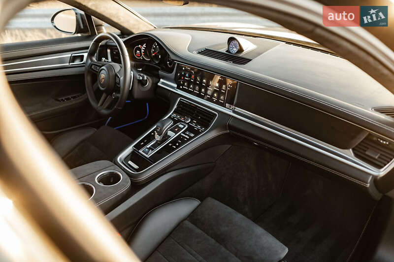 Фастбэк Porsche Panamera 2023 в Ровно