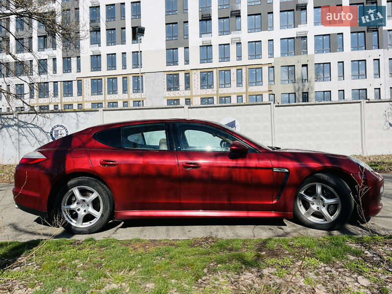 Фастбэк Porsche Panamera 2012 в Киеве