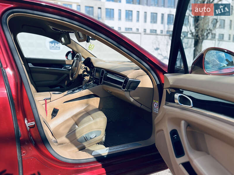 Фастбек Porsche Panamera 2012 в Києві