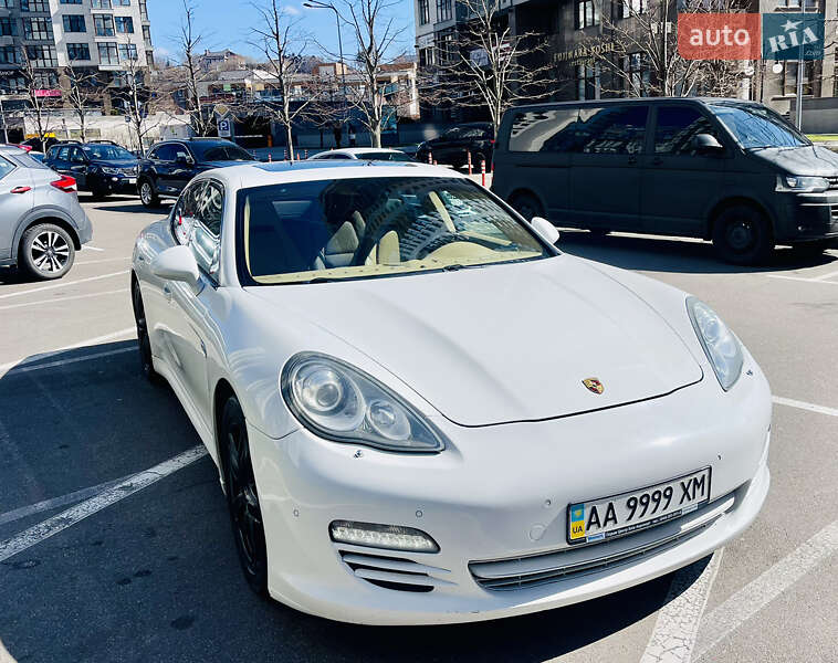 Фастбэк Porsche Panamera 2010 в Киеве