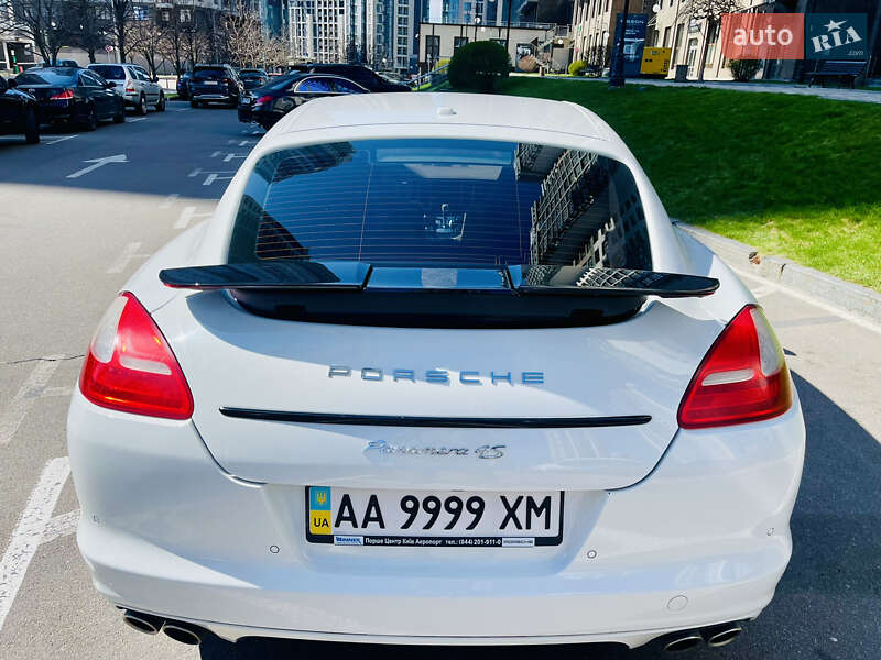 Фастбэк Porsche Panamera 2010 в Киеве