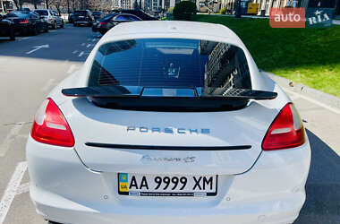 Фастбэк Porsche Panamera 2010 в 
