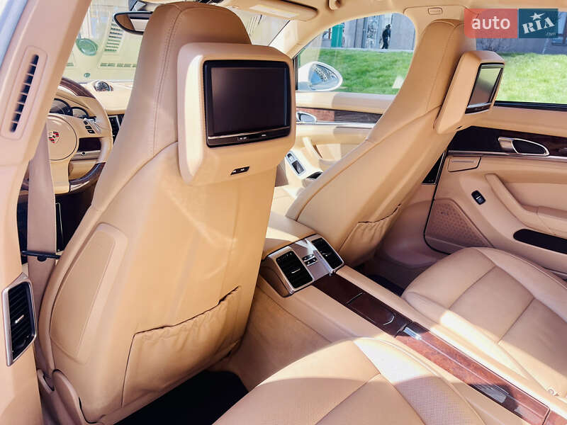 Фастбэк Porsche Panamera 2010 в Киеве