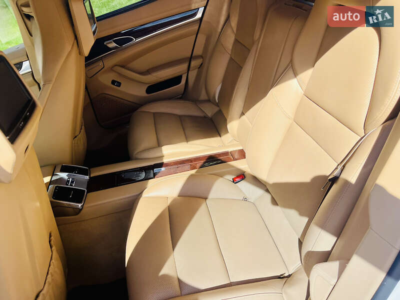 Фастбэк Porsche Panamera 2010 в Киеве