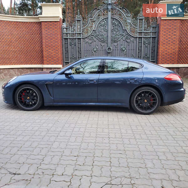 Фастбэк Porsche Panamera 2013 в Киеве