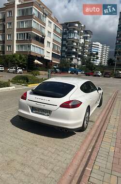 Фастбэк Porsche Panamera 2010 в 