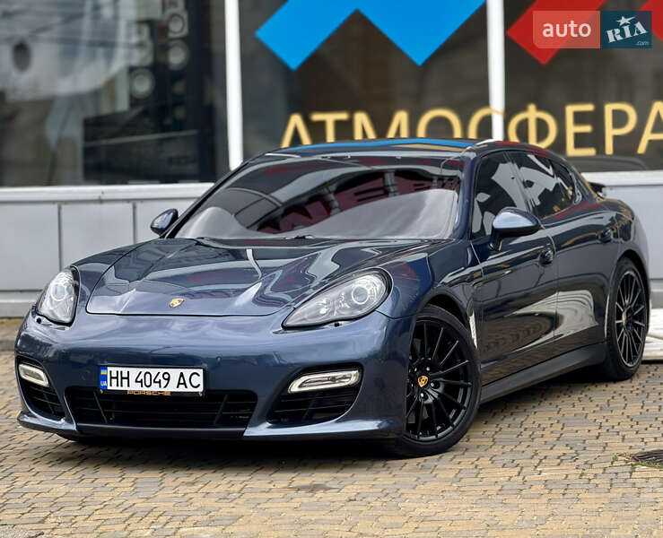 Фастбэк Porsche Panamera 2012 в Одессе