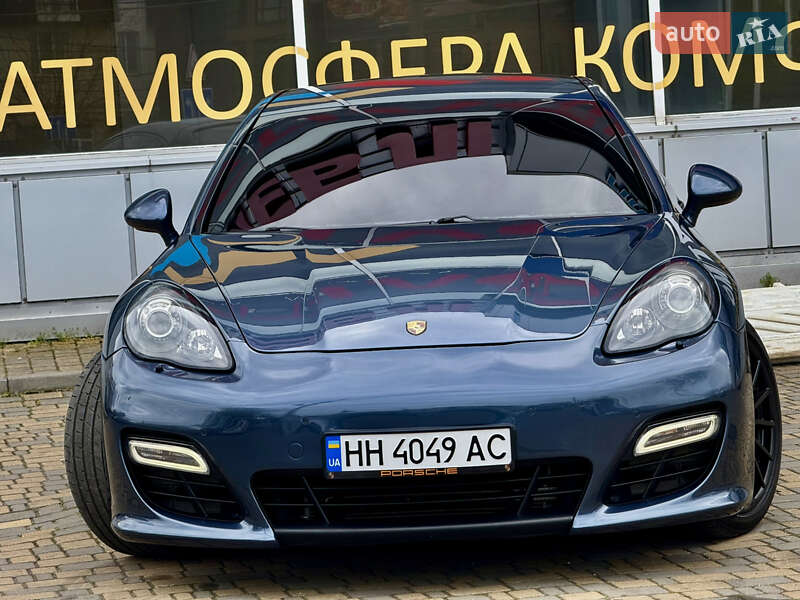 Фастбэк Porsche Panamera 2012 в Одессе