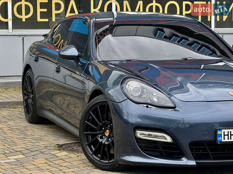 Фастбэк Porsche Panamera 2012 в Одессе