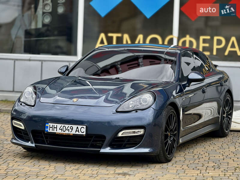 Фастбэк Porsche Panamera 2012 в Одессе