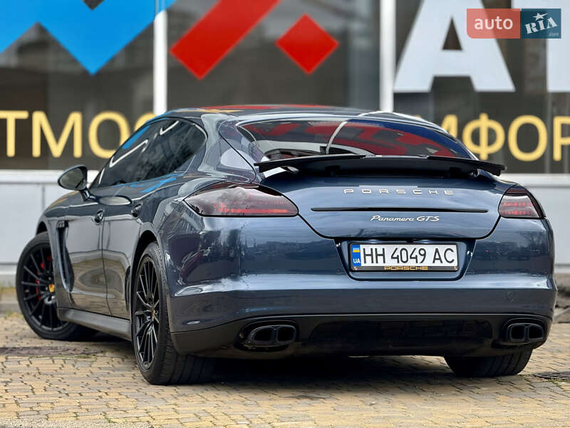 Фастбэк Porsche Panamera 2012 в Одессе