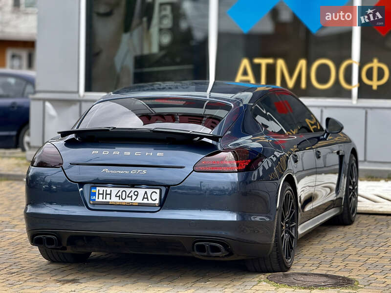 Фастбэк Porsche Panamera 2012 в Одессе
