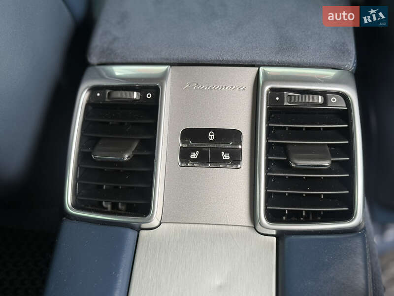 Фастбэк Porsche Panamera 2012 в Одессе