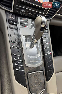 Фастбэк Porsche Panamera 2012 в 