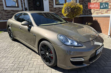 Фастбэк Porsche Panamera 2011 в 