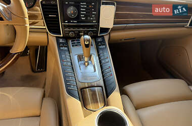 Фастбэк Porsche Panamera 2011 в 