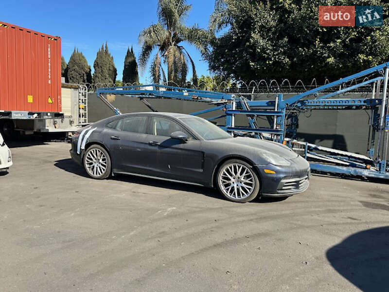 Фастбек Porsche Panamera 2018 в 