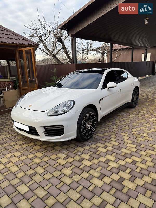 Фастбек Porsche Panamera 2010 в Києві