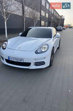 Фастбек Porsche Panamera 2015 в 