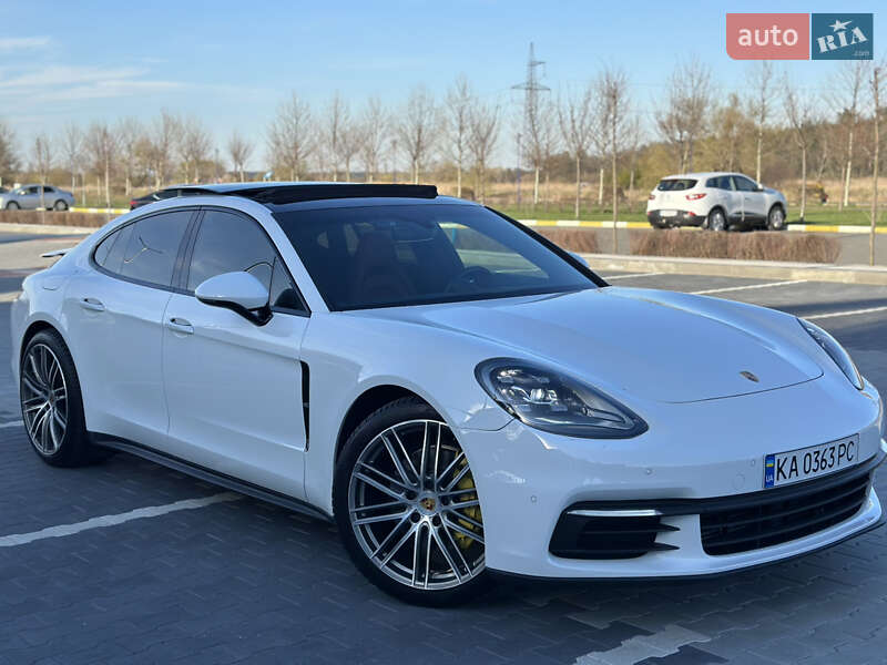 Фастбек Porsche Panamera 2018 в 