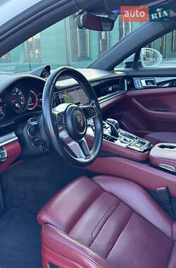 Фастбек Porsche Panamera 2018 в 