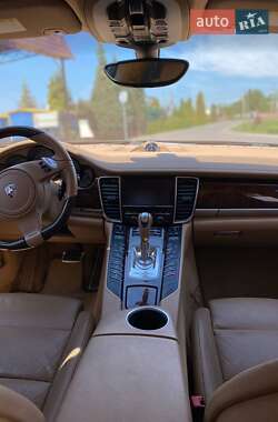 Фастбек Porsche Panamera 2012 в 