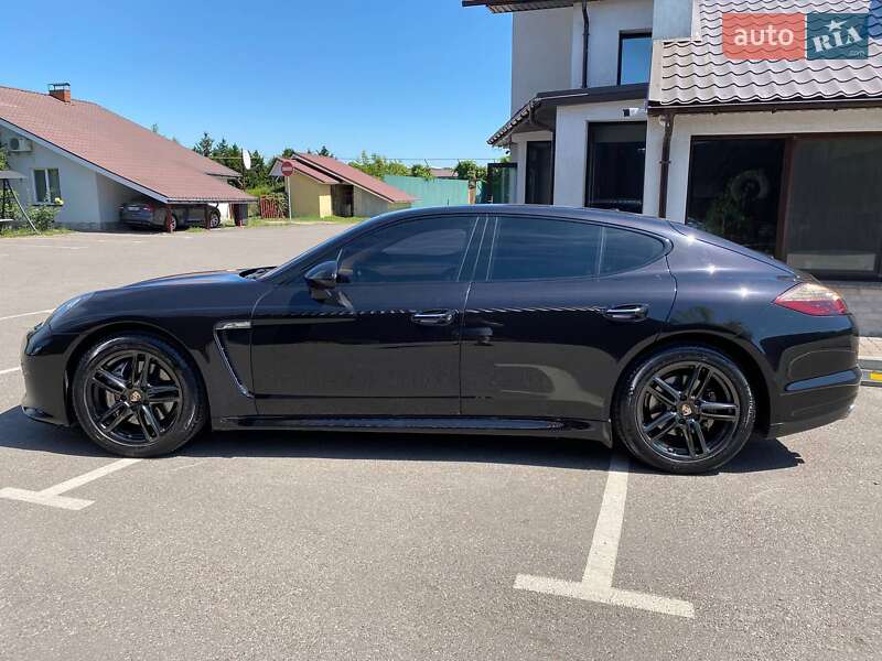 Фастбек Porsche Panamera 2012 в 