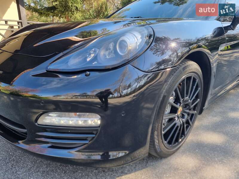Фастбек Porsche Panamera 2011 в Києві