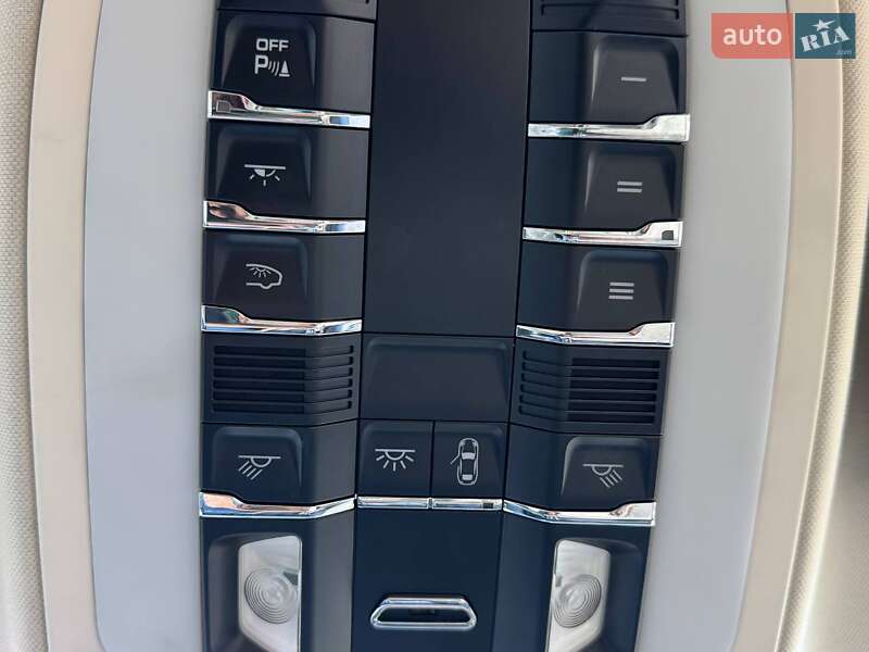 Фастбек Porsche Panamera 2010 в Києві