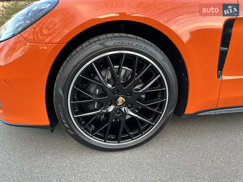 Фастбэк Porsche Panamera 2021 в Киеве