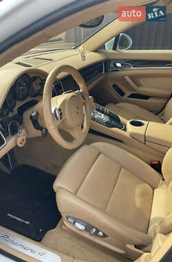 Фастбек Porsche Panamera 2010 в 