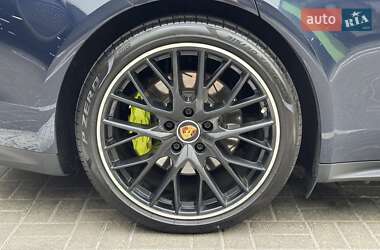 Фастбэк Porsche Panamera 2020 в 