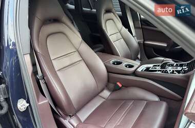 Фастбэк Porsche Panamera 2020 в 