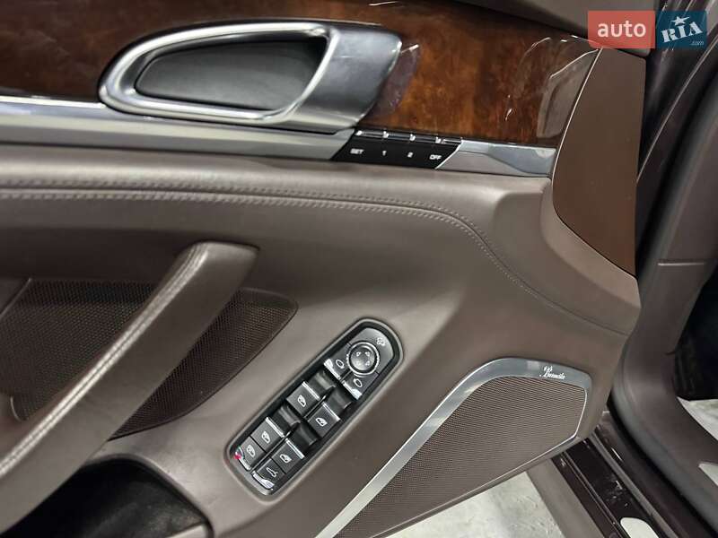 Фастбек Porsche Panamera 2009 в Кам'янському