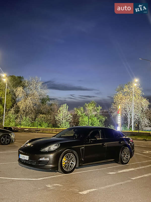 Лифтбек Porsche Panamera 2011 в 