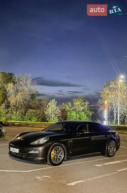 Лифтбек Porsche Panamera 2011 в 