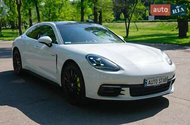 Фастбэк Porsche Panamera 2018 в Киеве